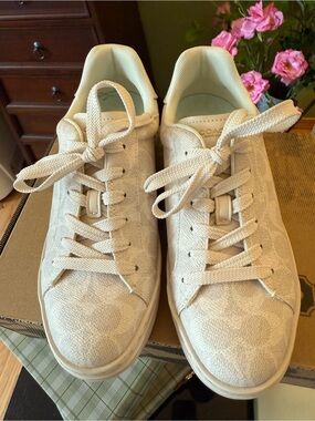 Coach Women's High Line Signature Low-Top Sneaker in Box